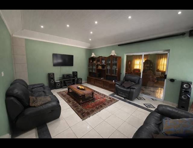 4 BEDROOM HOUSE FOR SALE IN EPWORTH